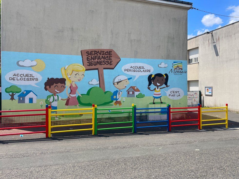 Photo de la fresque de l'ALSH de Monnaie