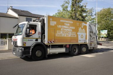 Camion de collecte des déchets de la TEV