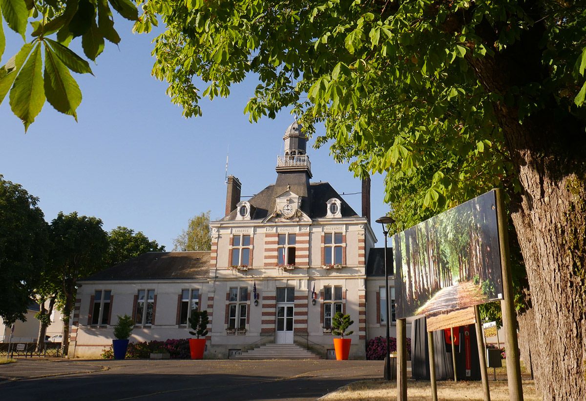 Vu de la mairie de Monnaie depuis le bas du parking