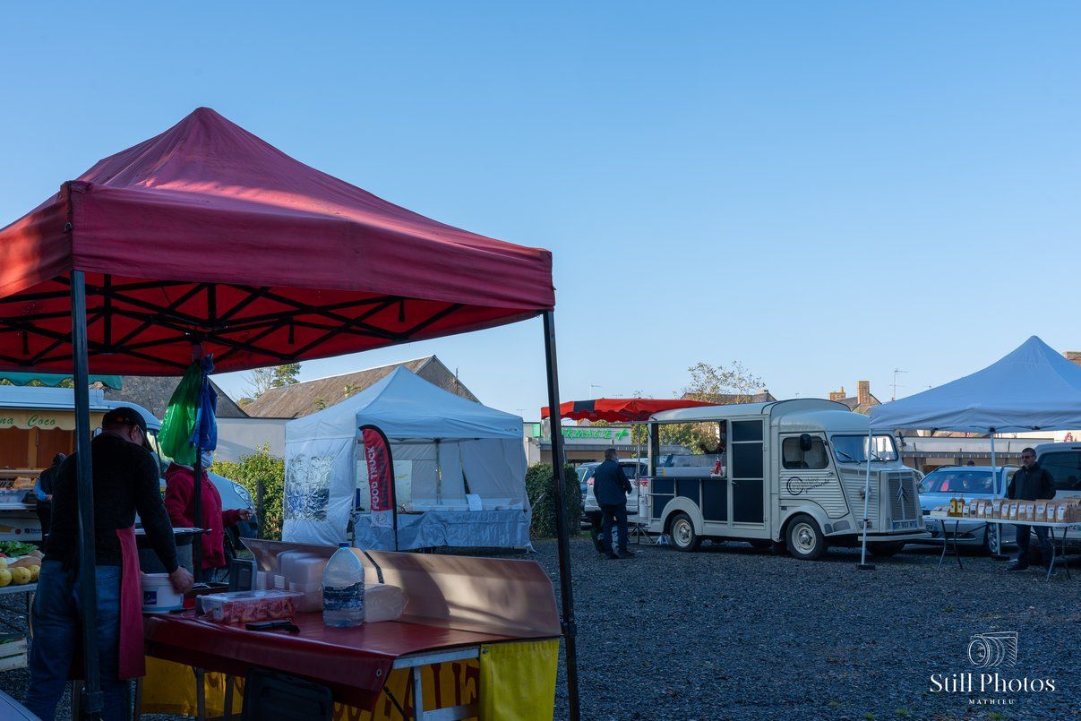Marché hebdomadaire de Monnaie