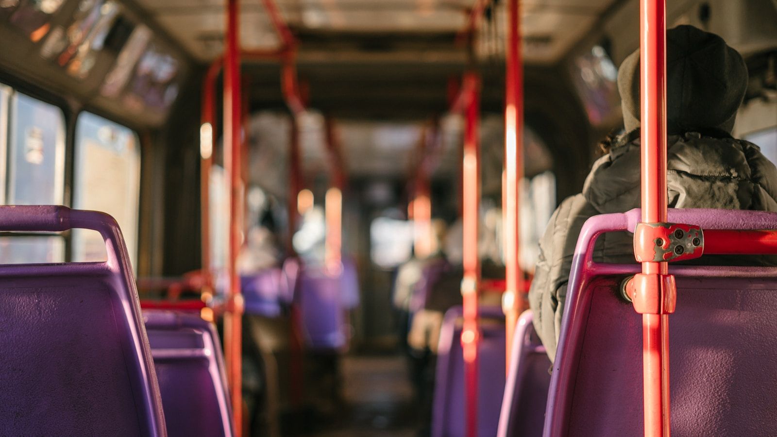Photo de l'intérieur d'un transport en bus