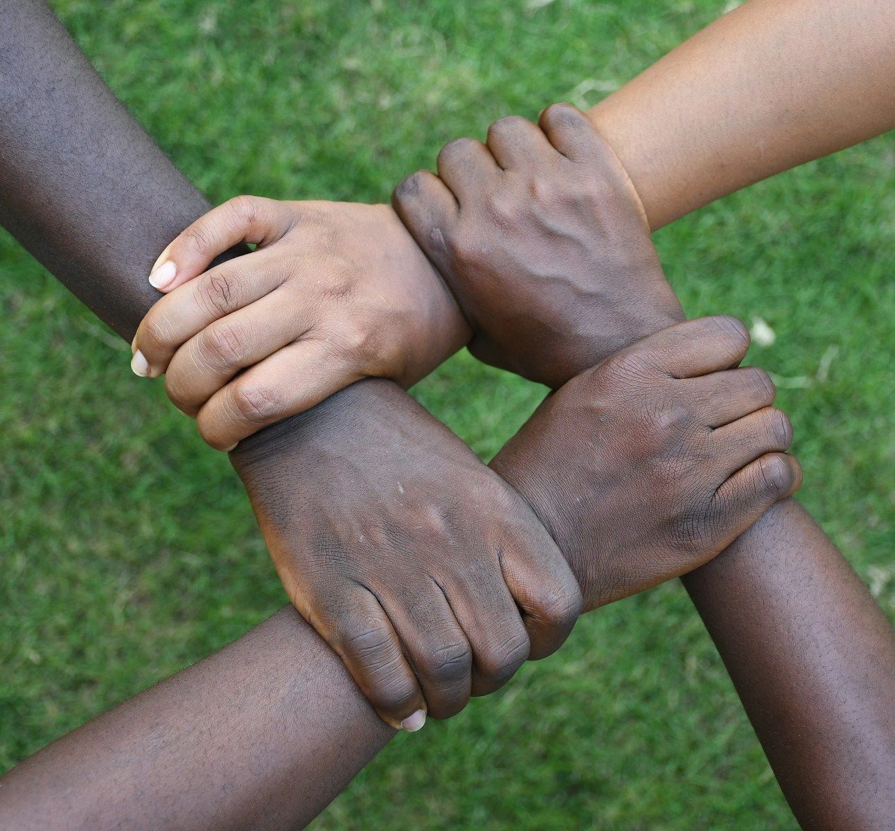 Groupe de mains tenues