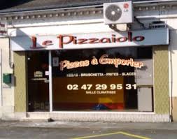 Devanture de la pizzeria 