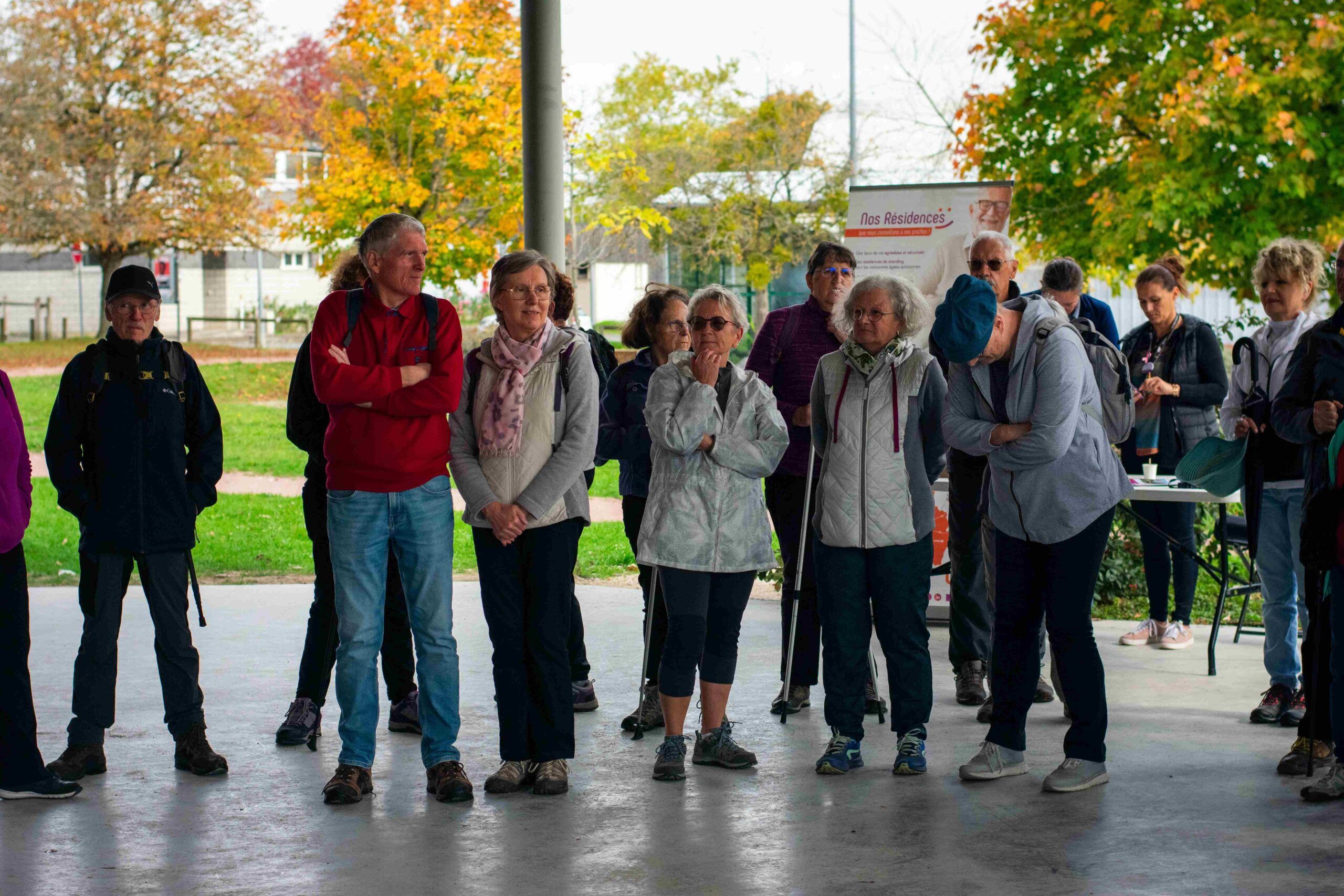 Participants au départ de la marche bleue