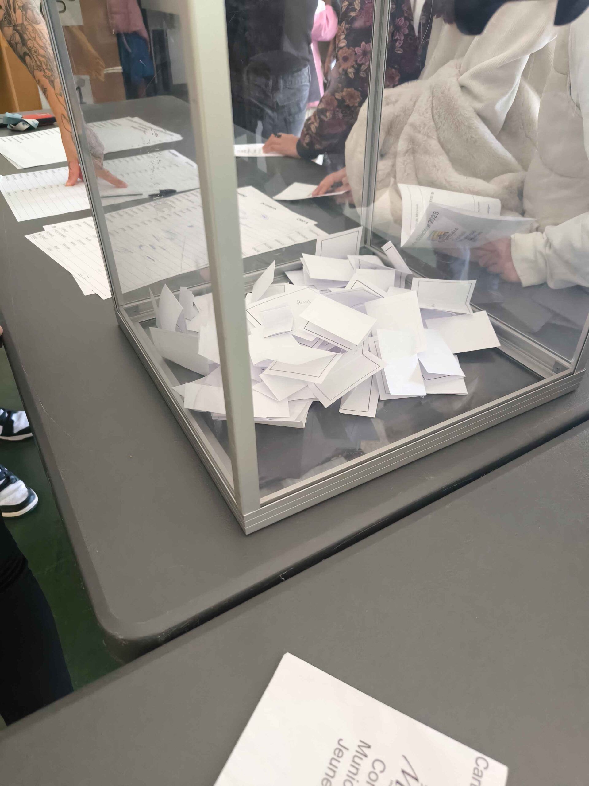 Urne contenant les votes pour le CMJ